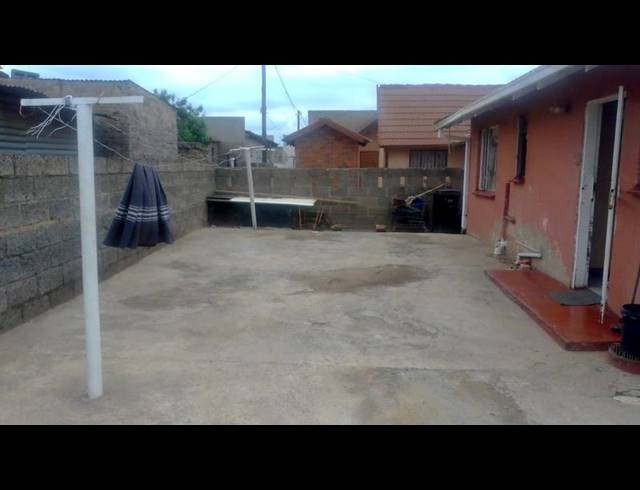 2 BEDROOM HOUSE FOR SALE IN STRETFORD